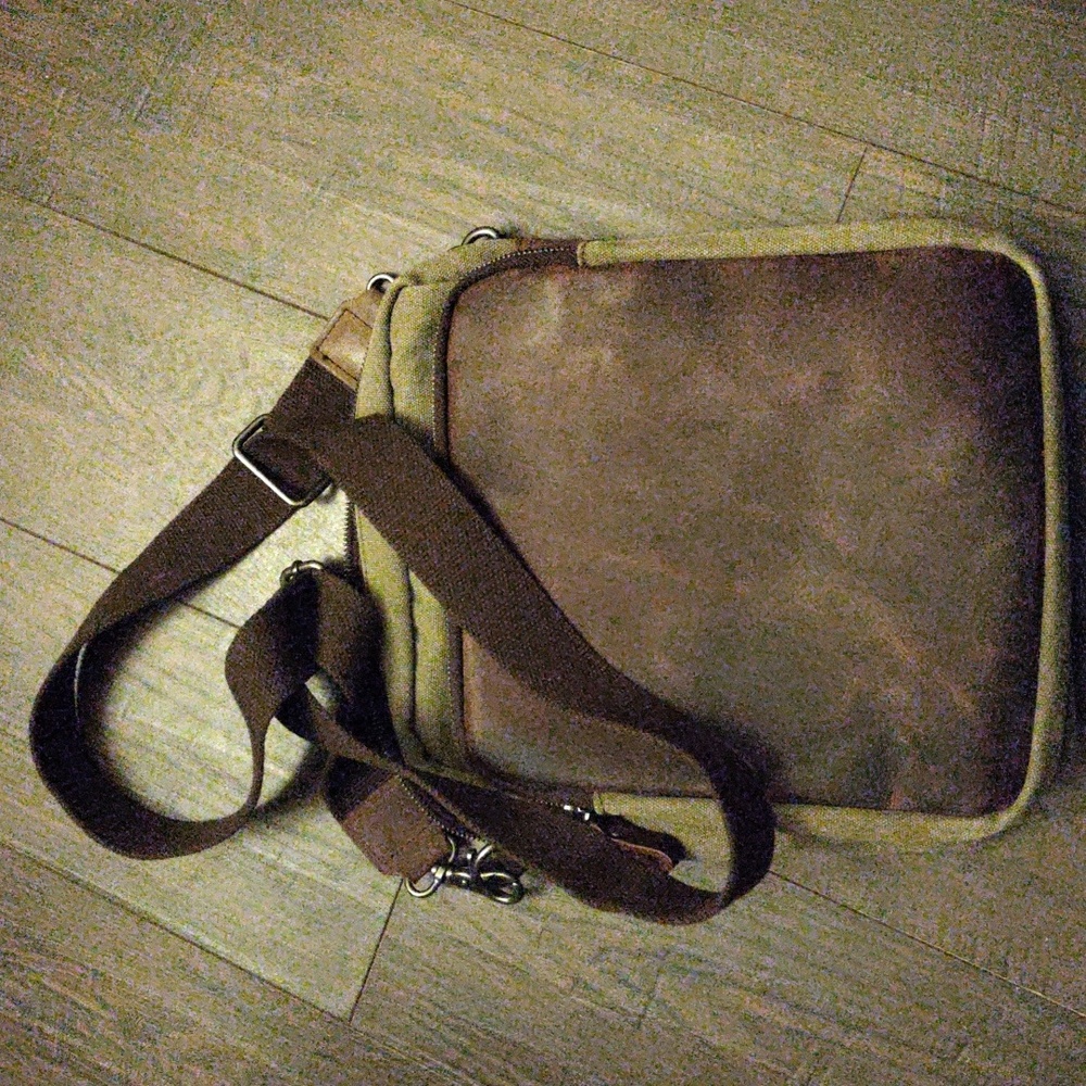 United Leather Small Messenger/Crossbody Bag